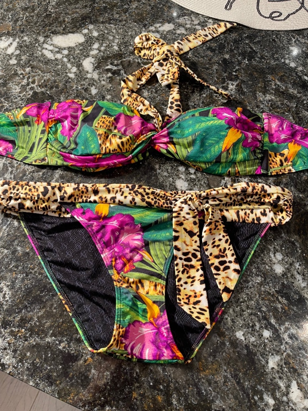 Like new Victoria Secrets bikini bandeau M set bloggers favorite 🤩
